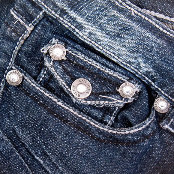 Antique Rivet Bootcut Flap Pockets Embellished Dark Wash Distressed Sz 27 (tag) - Picture 6 of 9